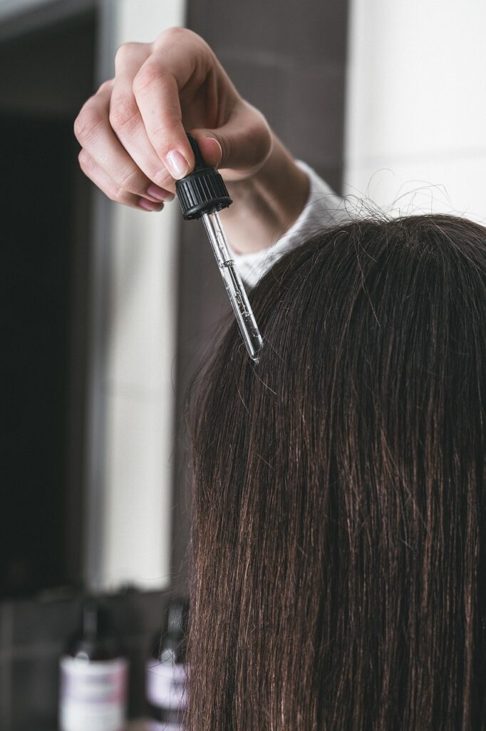 बालों का झड़ना कैसे रोकें: How to control hair fall.
